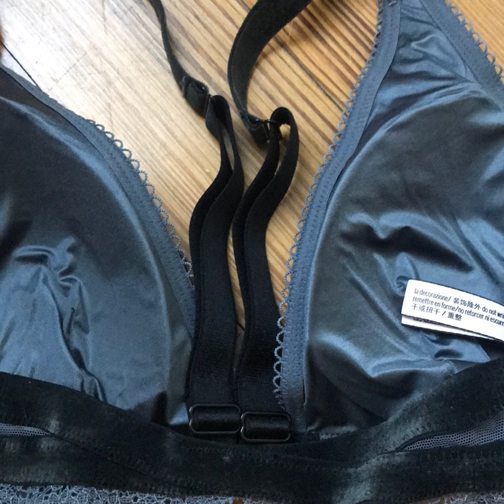 VS Bralette - Picture 6 of 7